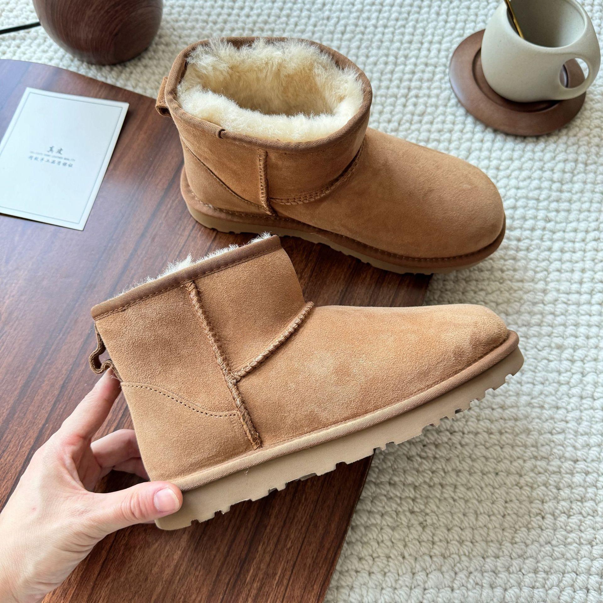

Henan Sangpo snow boots women s fur integrated short tube snow cotton flat-soled wool velvet warm cotton shoes 2025 winter 35