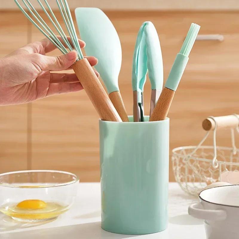 12Pcs Kitchen Cooking Utensils Set Wooden Handle Cooking Tool Non-stick Cookware Spatula Shovel Egg Silicone Kitchenware Beaters