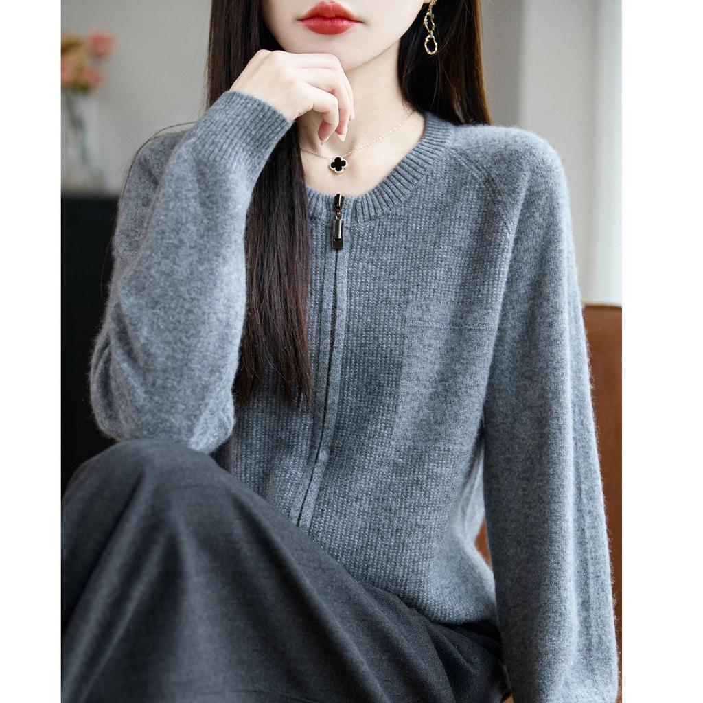 2026 Autumn/Winter Korean Style Solid Knit Zipper Cardigan - Soft, Skin-Friendly, Trendy Round Neck Sweater.