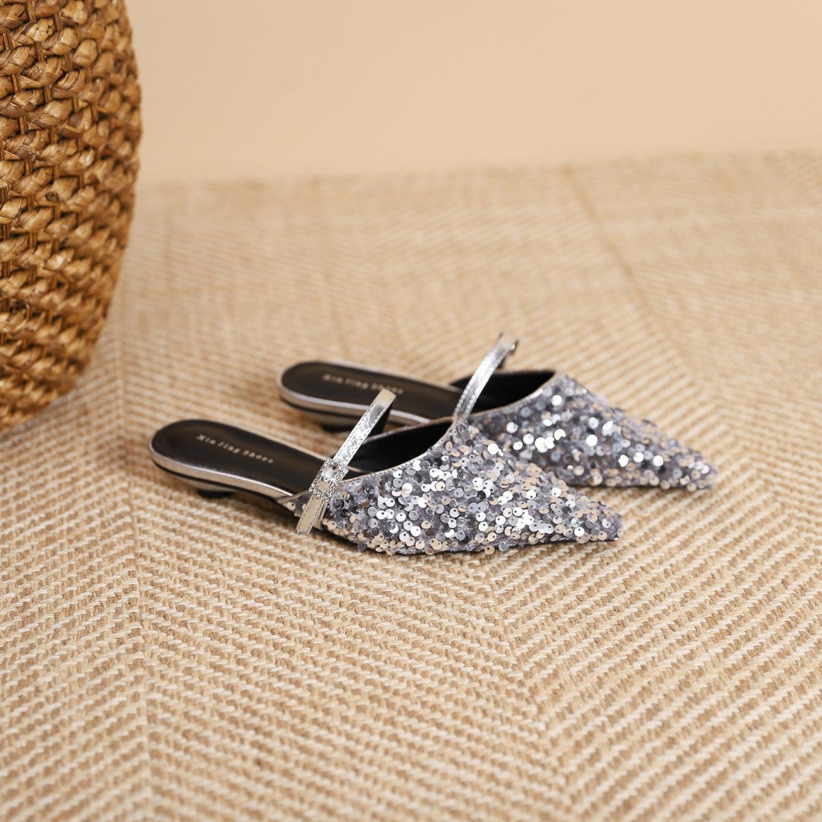 

139-9 Xiaoxiangfeng pointed silver sequined flat-soled single shoes, new light mouth comfortable professional shoes, low heel rear empty single 40