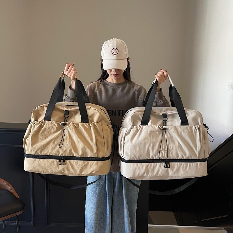 Large Capacity Travel Duffel Bag Trendy Casual Duffle Bag for Women with Adjustable Strap Casual Nylon Shoulder Bag