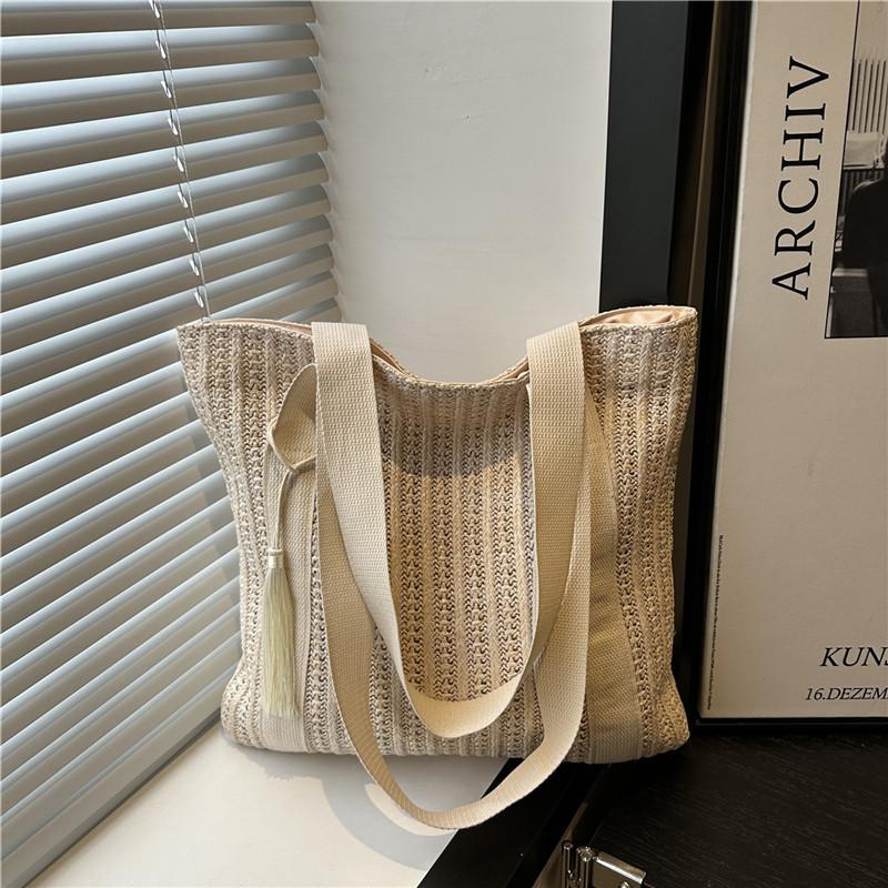 

Trendy shoulder armpit bag summer new commuter beautiful woven large-capacity handbag tote bag бежевый