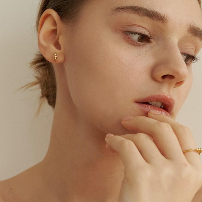 MZUU SEASONS Croissant Earrings
