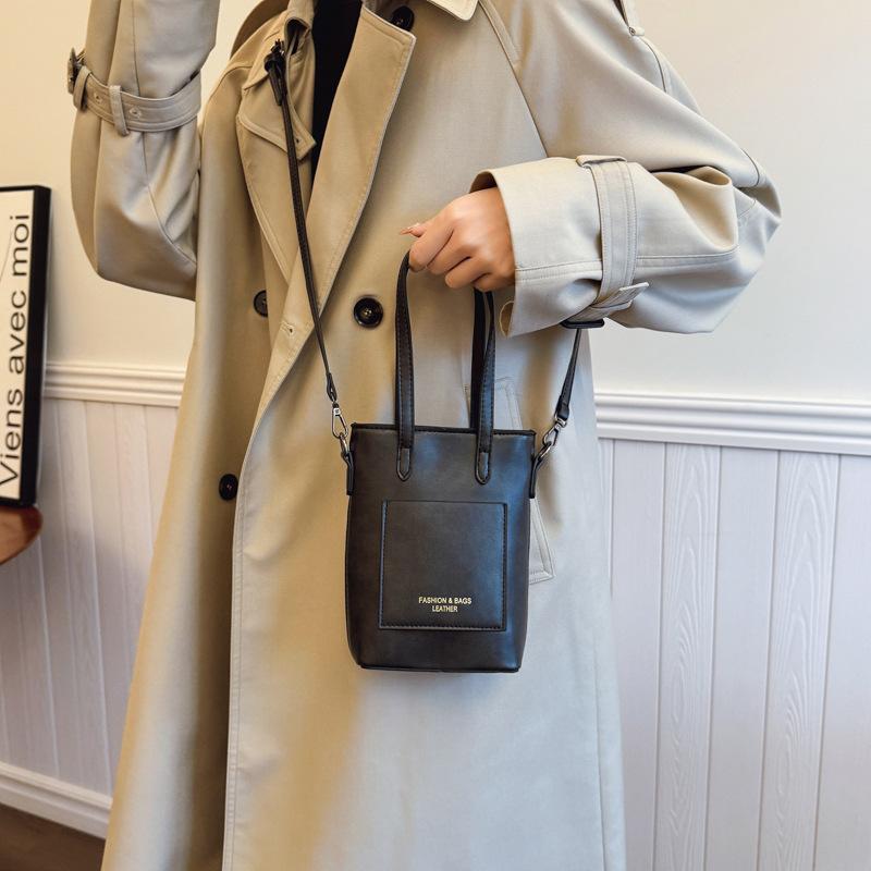 

Новая простая и модная наплечная сумка высокой ценности, зарубежная и универсальная мини-сумка для мобильного телефона, популярная сумка-ведро для поездок на работу 14*5.5*19 чёрный