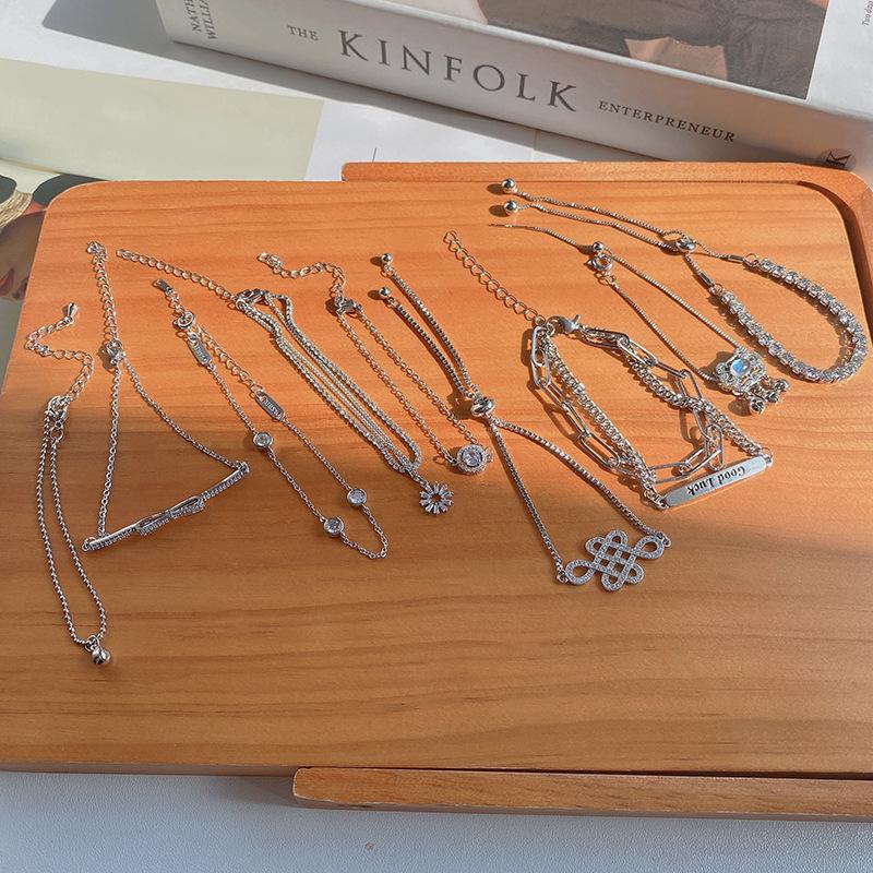 Bracelet Rétro - Bracelet Haut de Gamme, Niche en Titane et Acier pour Couples, Ornements de Main pour Dames