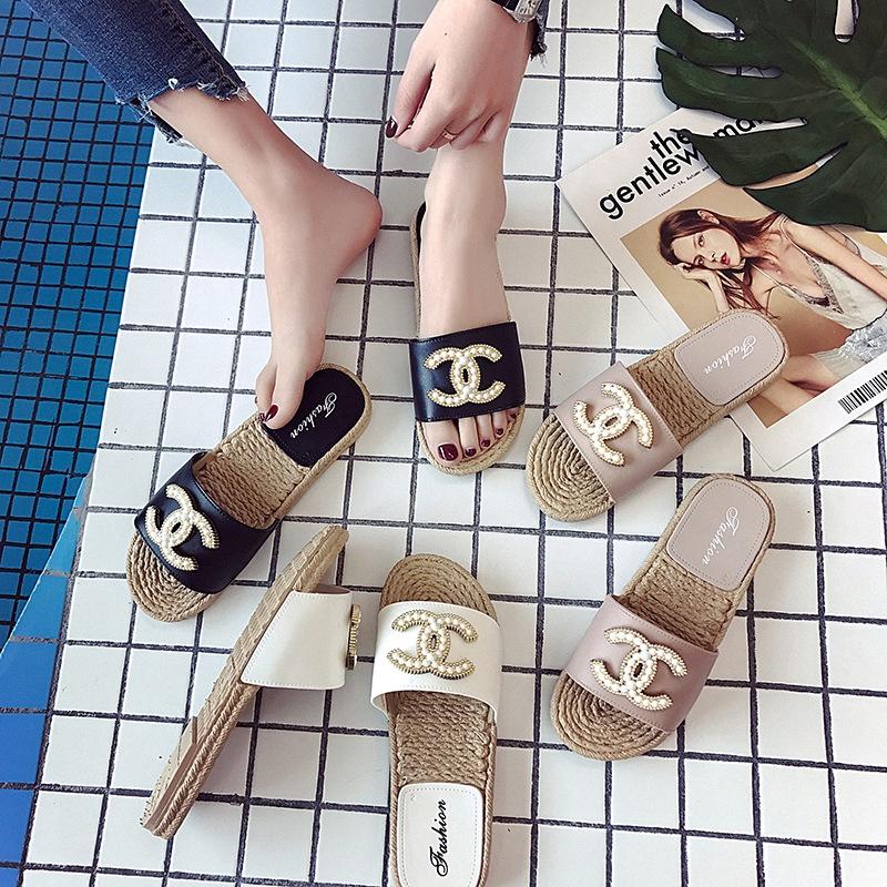 Fashion Women Pearl Plastic Summer Slippers Sandals With Timeless Design For Beach Days