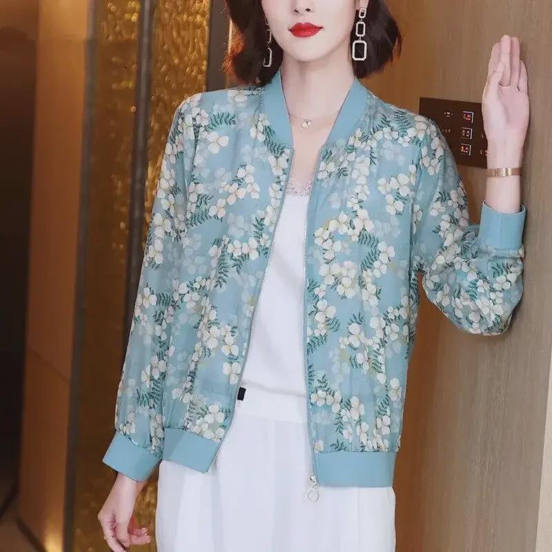 Bluse aus floralem Chiffon mit langen Ärmeln und schmaler Passform