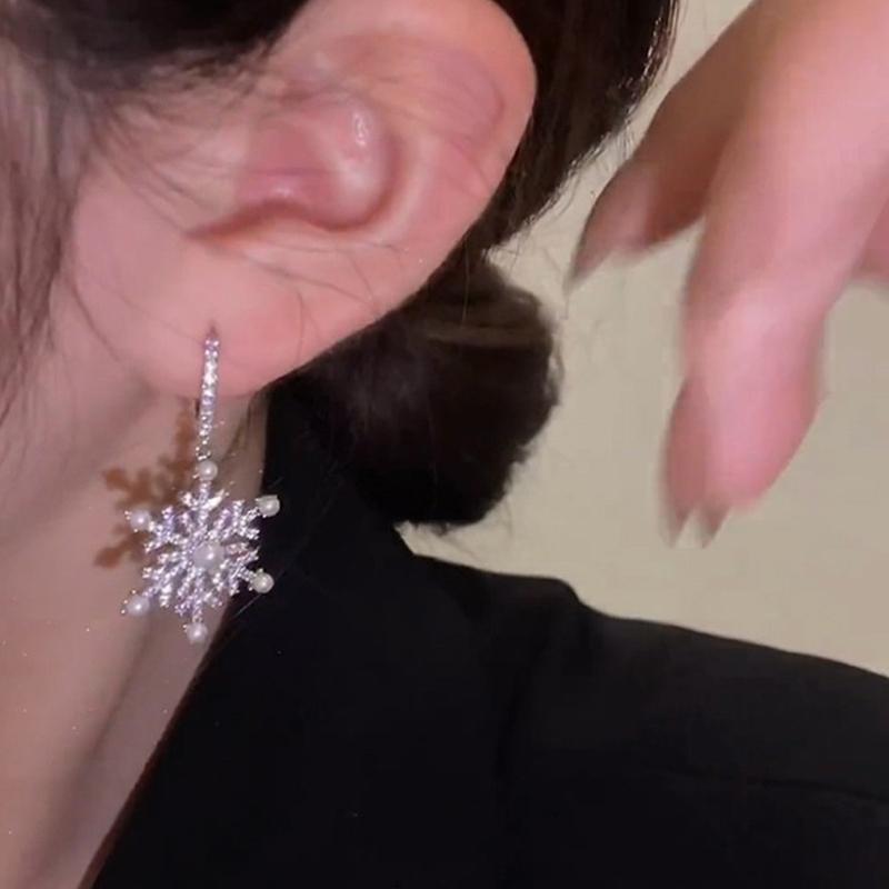 Schneeflocken-inspirierte Ohrringe für empfindliche Haut Elegante Ohr-Accessoires Schmuck-Accessoires Weihnachtsgeschenk