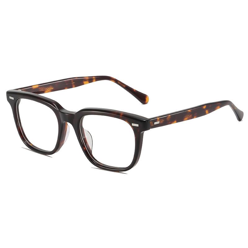 Retro-style anti-blue light glasses, a trendy and versatile option for both men and women, with a flat lens design that makes the face appear