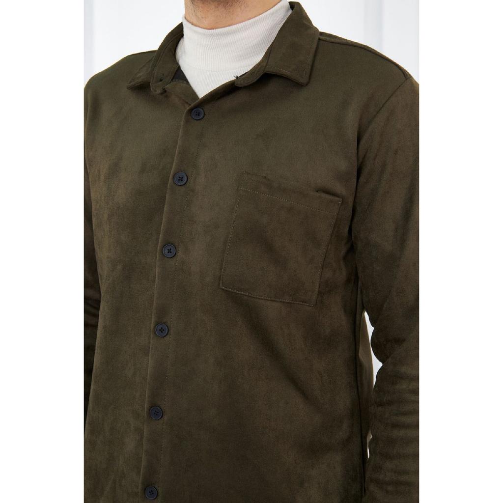 Wildleder-Hemd mit einer Tasche und normaler Passform