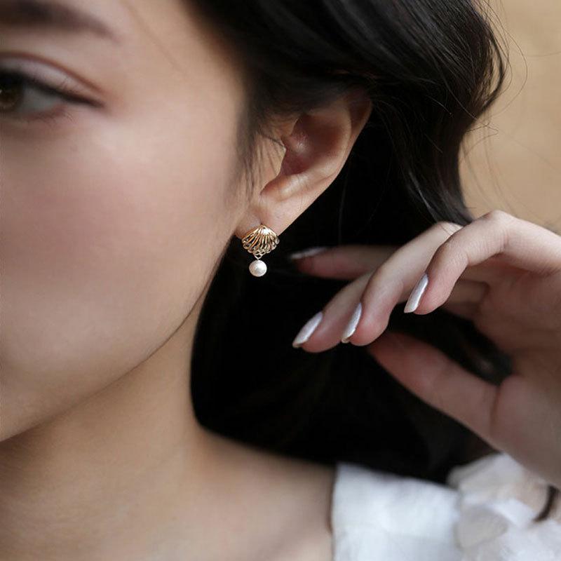 Exquisite Shell Gentle Style Pearl Earrings High-end Earrings Temperament Simple Earrings Women Retro