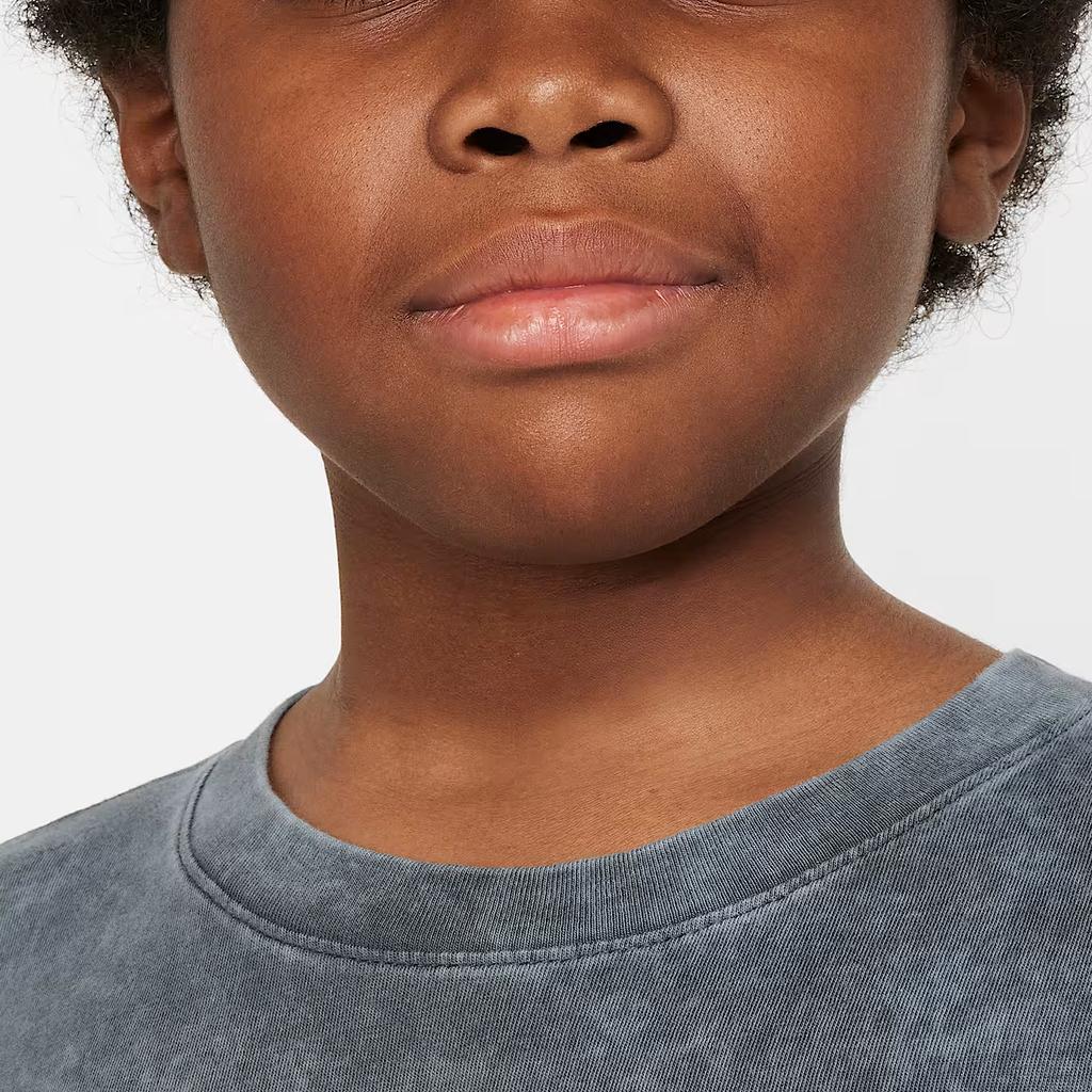 Nike Sportswear Swoosh T-Shirt Minimalist Fashion Versatile Classic Short Sleeve Kids Tops Coal-Black HQ3231060