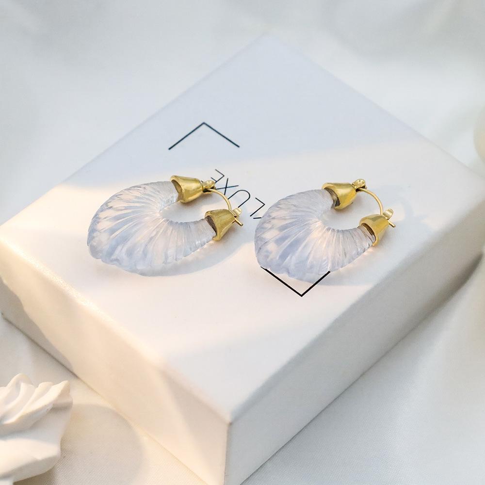 Special For Niche Retro Transparent Resin Earrings, High-End Fashion Transparent Color V-Shaped Ear Buckles