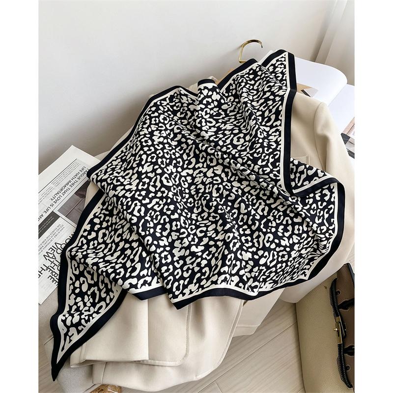 2025 New Fashion Women Triangle Scarf Bohemian Style Paisley Designer Long Ribbon Twill Silk Scarves Neckerchief Luxury
