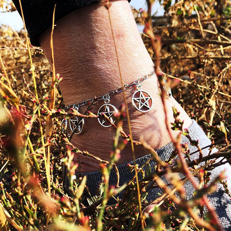 

Европейская и американская готическая магия, колдовство, браслеты с пятиконечной звездой, языческие звезды, ноги волшебника.