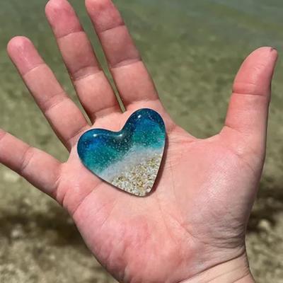 Skleněná pláž Kapesní srdce Srdce inspirované mořem Skleněná ozdoba Srdce z taveného skla Kapesní žeton Vzpomínka Kapesní objetí Srdce Dárek pro milované osoby