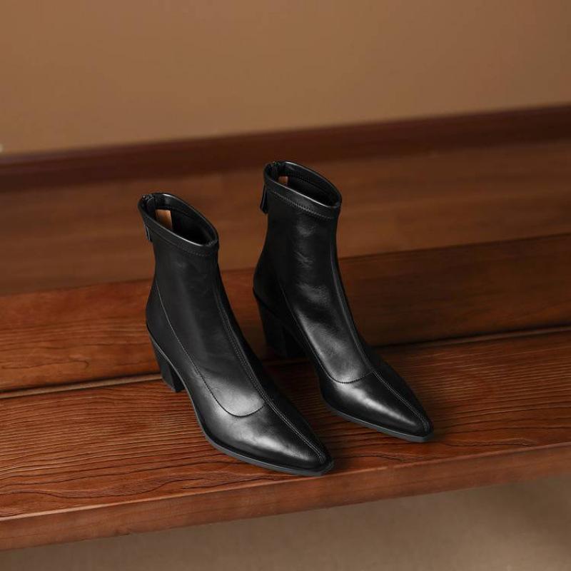 New Women's High-heeled Leather Boots Solid Color Rear Zipper Fashion Boots Autumn and Winter Leather Square Heel Comfortable Large Size Women's Boots
