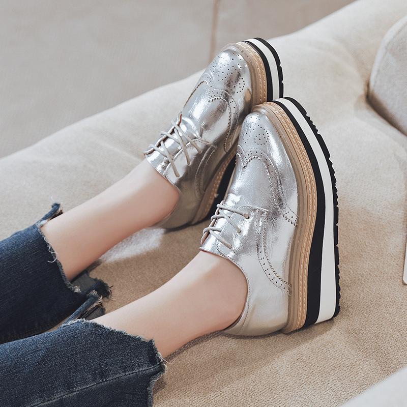 Новинка 2024 года японские туфли на плоской платформе Brock туфли на танкетке и платформе женские повседневные туфли на внутренней высоте в британском стиле HZB 39 серебряный 4183₽
