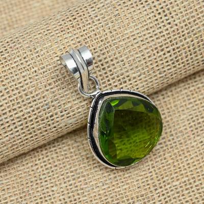 Wunderschöner handgefertigter Peridot-Edelsteinschmuck aus 925er Sterlingsilber