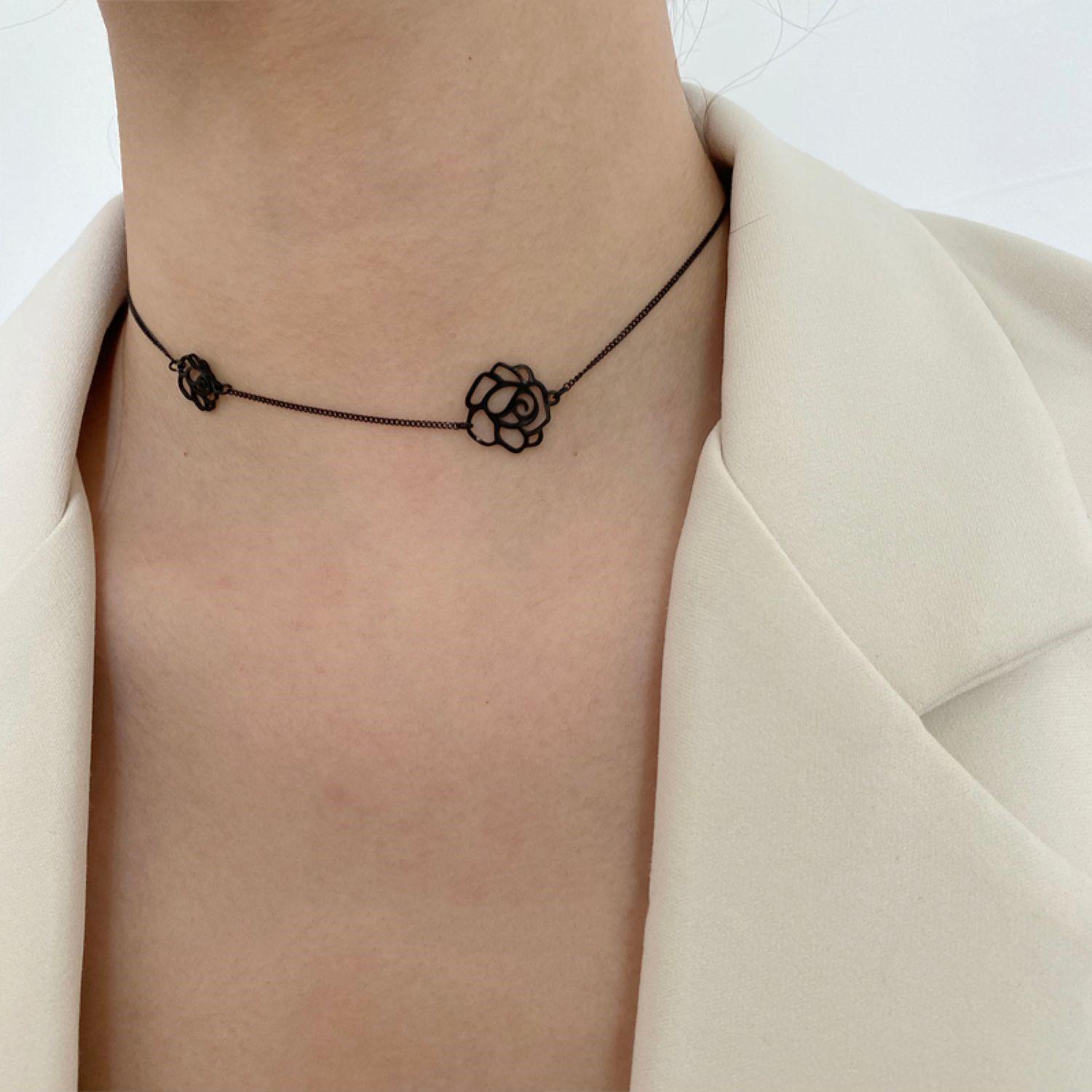 

Разное чувство дизайна полая роза личность темный инс стиль короткое ожерелье воротник цветок модный