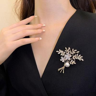 Diamond-Studded Floral Brooch In Alloy For Clothing