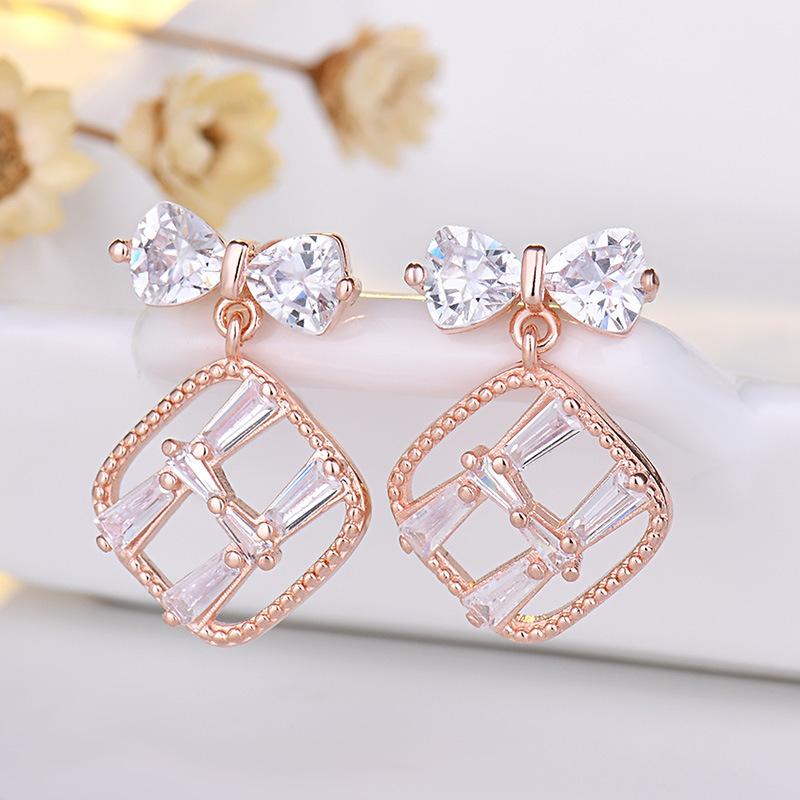 

Letter H Zircon Needle Earrings with Personality and Temperament Versatile