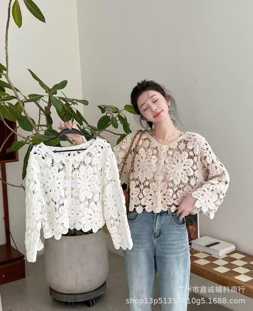 Cardigan tricoté à lacets ajourés motif fleur pour femme, nouveau haut court style bohème pour l'été, châle long à manches longues
