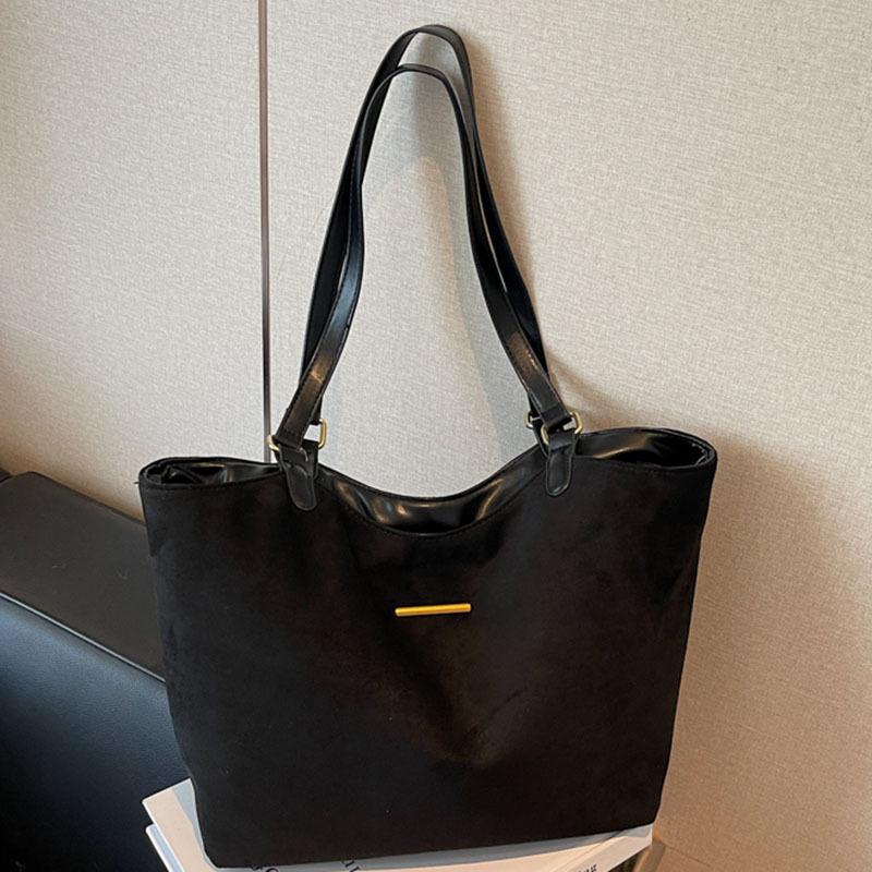 

Женская вместительная новая осенне-зимняя универсальная матовая ретро сумка на плечо, повседневная сумка для работы чёрный