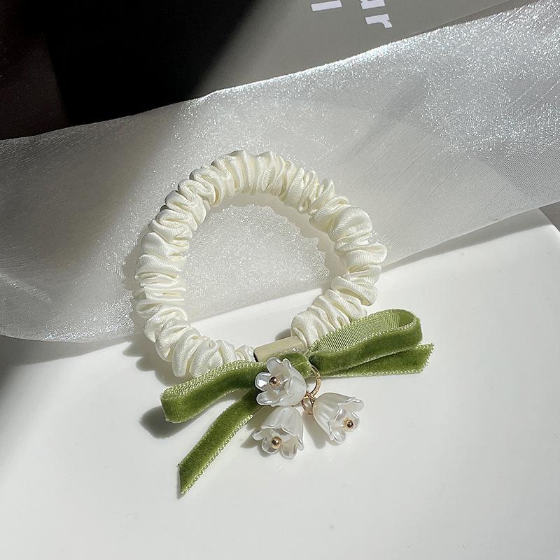 Очаровательная резинка для волос «Лилия»: Резинка для цветов в стиле лесной феи