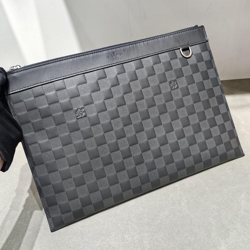 [Pre-Owned] Classic Solid Color Design Leather Handbag Clutch Large Size - Excellent #PWY1LA