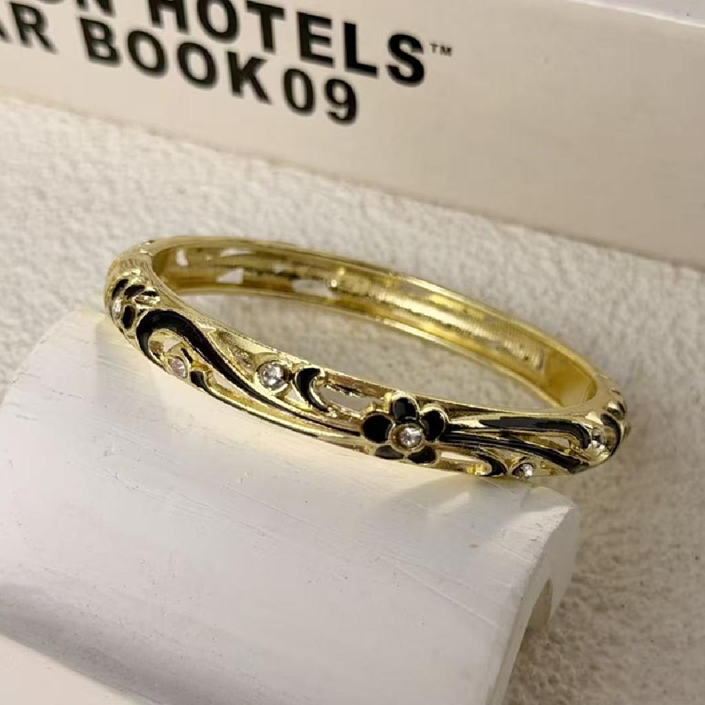 Vintage Enamel Flower Rhinestone Bangle Bracelet Women Alloy Oil Drip Floral Cuff Bracelet Boho Party Jewelry Gift