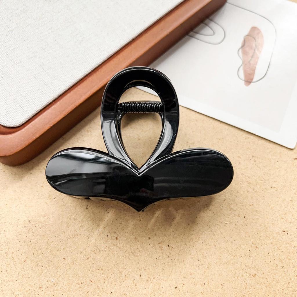Elegant 2024 Heart Claw Clip for Women – New High-End Autumn/Winter Hair Accessory