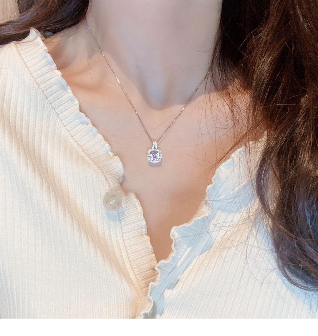 

Подвеска с квадратным бриллиантом из муассанита для женщин с легким роскошным нишевым дизайном Sense Collarbone Новое ожерелье Универсальное ожерелье