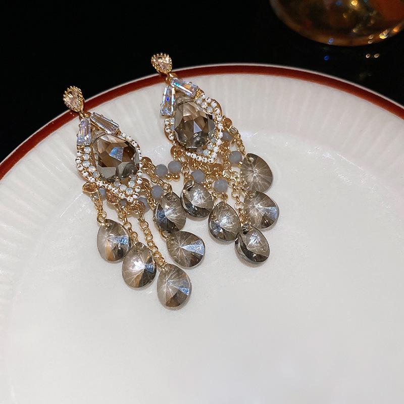 

Exquisite Silver Needle Flower Earrings with Diamonds