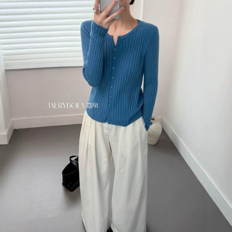V-neck gentle wind knitted small cardigan top, female slim body, pit strip texture, versatile outside and thin inside