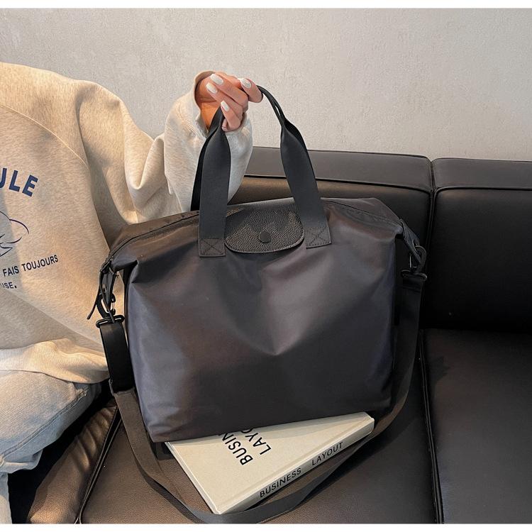 

Женская сумка-тоут в городском стиле большой вместимости для спортзала, путешествий и повседневного использования с застежкой-молнией и несколькими отделениями чёрный