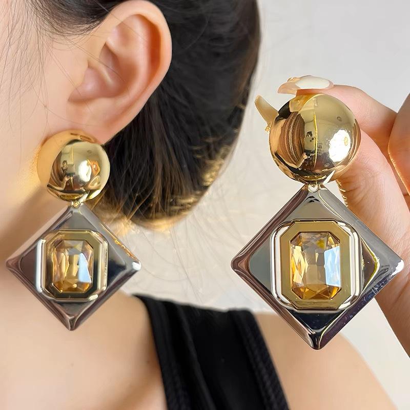 

«Изысканные геометрические бриллиантовые серьги из золота и серебра для женщин»