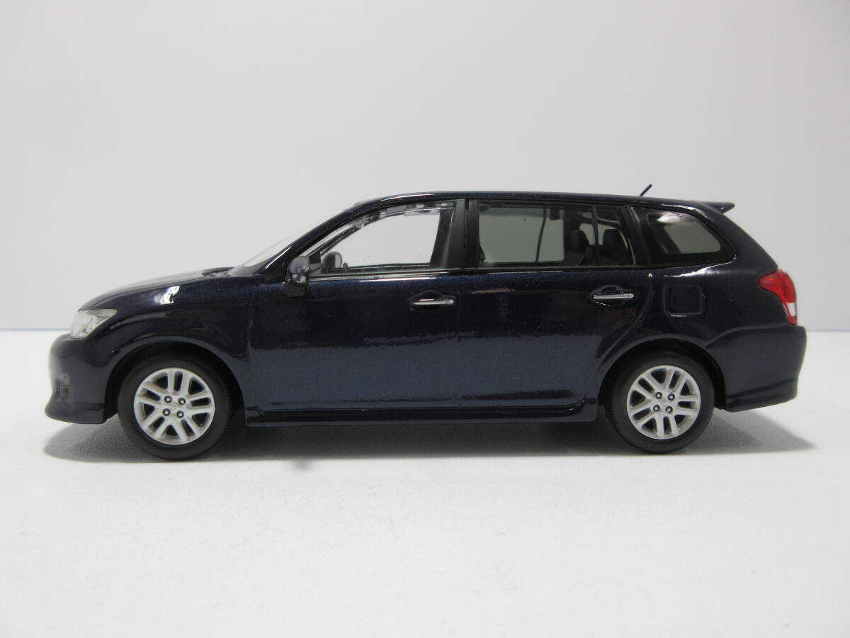 

[USED]Miniature Car 1/30 Toyota Corolla Fielder Early Model Aero Tourer Dark Violet Metallic Color Sample Model Car
