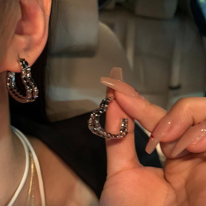 Women's Luxury Textured Metal Hoop Earrings - Versatile Niche Design