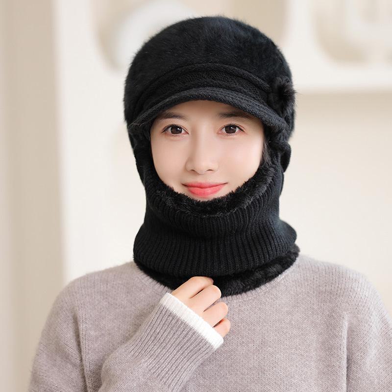 Women's Stylish Duckbill Hat with Fur Scarf – Warm, Knitted, for Middle-aged & Elderly