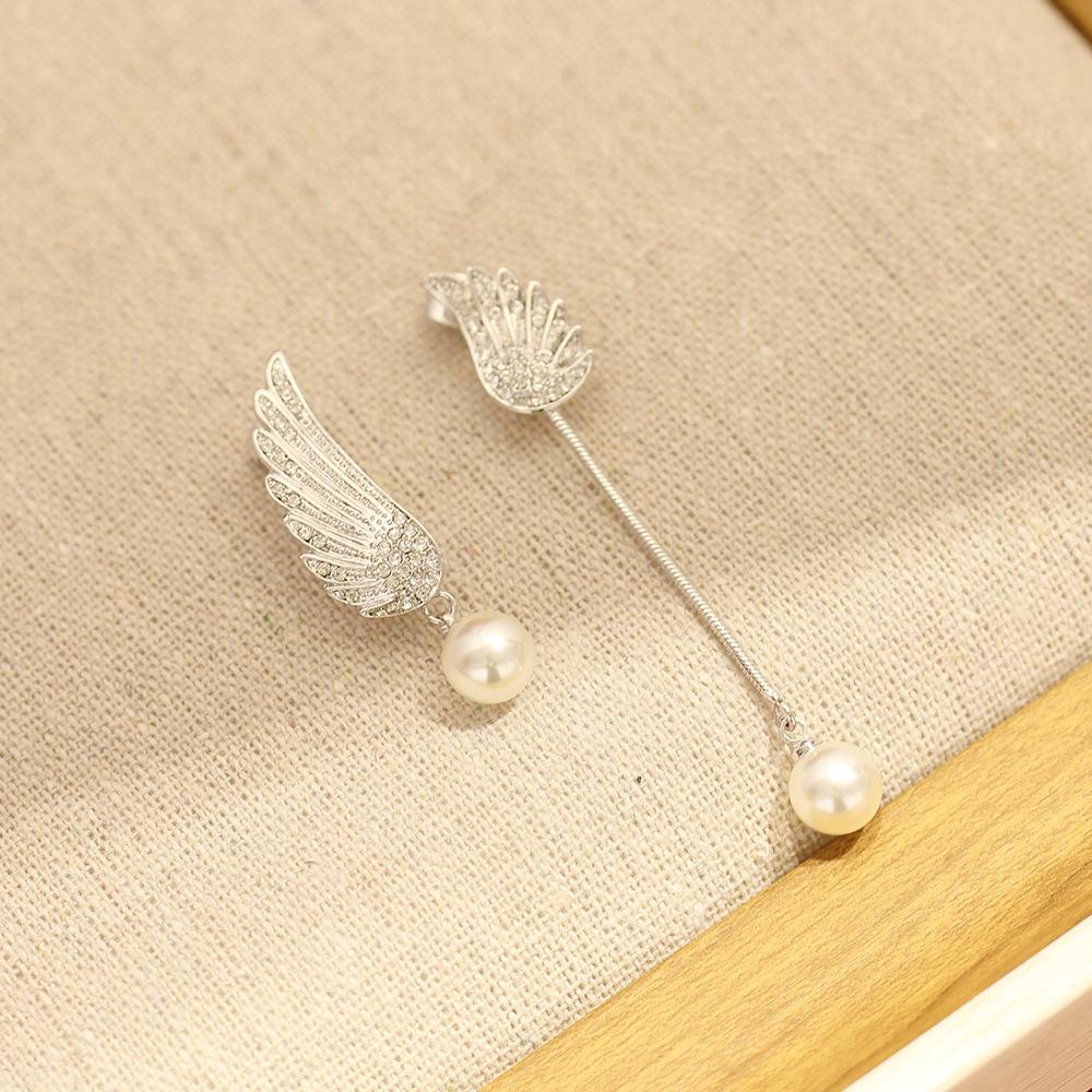 Temperament Gold-plated Diamond Asymmetrical Angel Wings Earrings Simple Versatile Imitation Pearl Earrings No Earrings Women