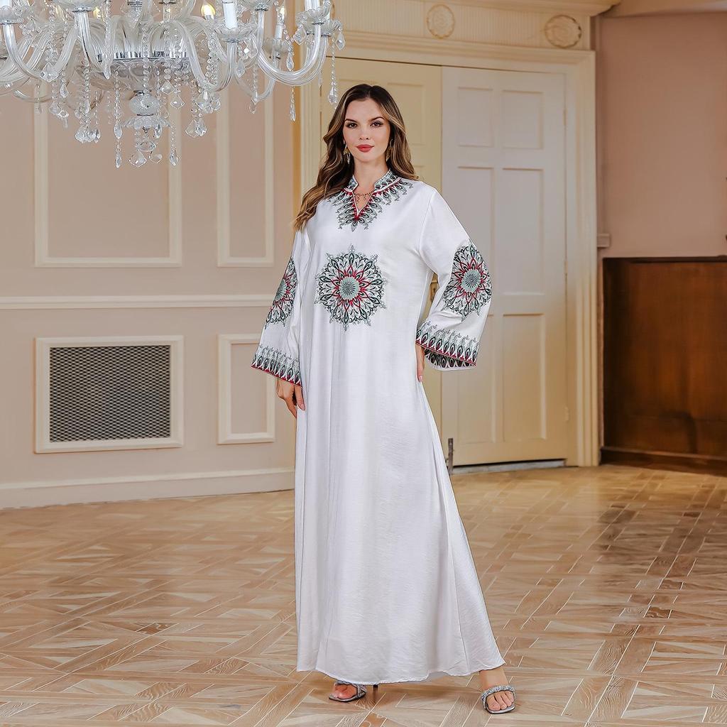 In-Stock Embroidered Abaya: Loose-Fit Women's Dress, Middle Eastern Style