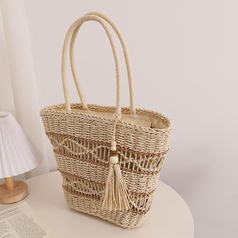 IELGY fashion hollow shoulder straw bag, fringed hand-woven holiday wind beach women's bag