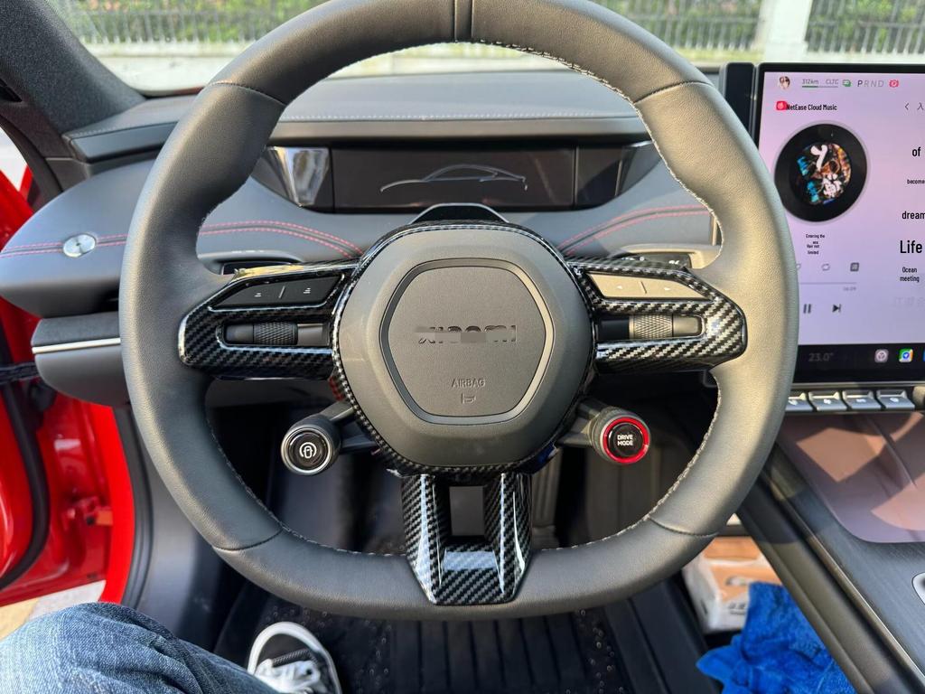 Moldura da Alavanca de Câmbio, Saídas de Ar do Banco Traseiro, Acabamento da Porta e Acessórios do Volante Xiaomi SU7