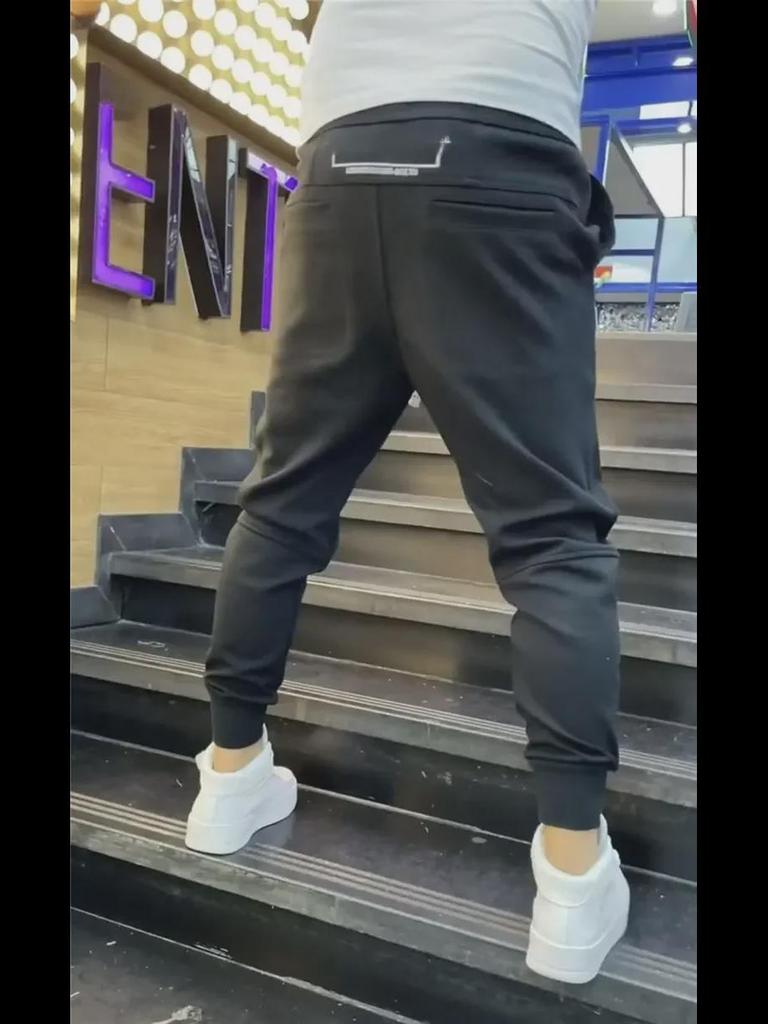 Schwarze Slim-Fit-Jogginghose mit Kordelzug für Herren – trendige Freizeitkleidung für Frühling/Herbst