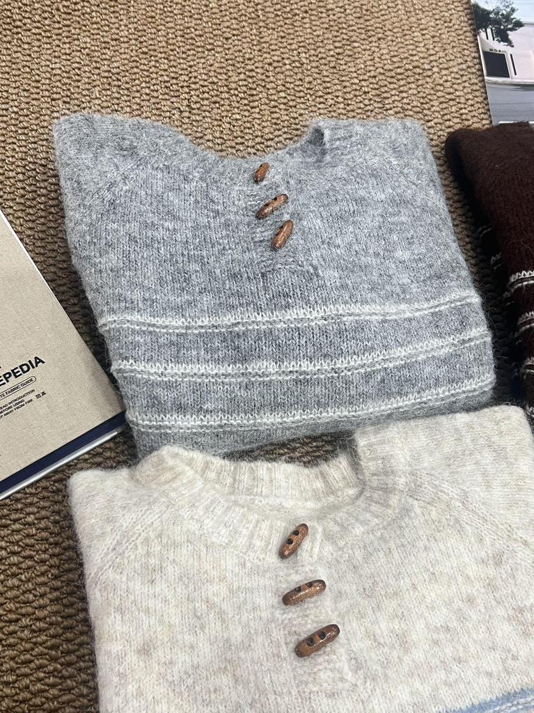 Women's Korean Style Retro Color Block Stripe Knitwear - Soft, Sticky, Round Neck, Loose Fit for Autumn/Winter