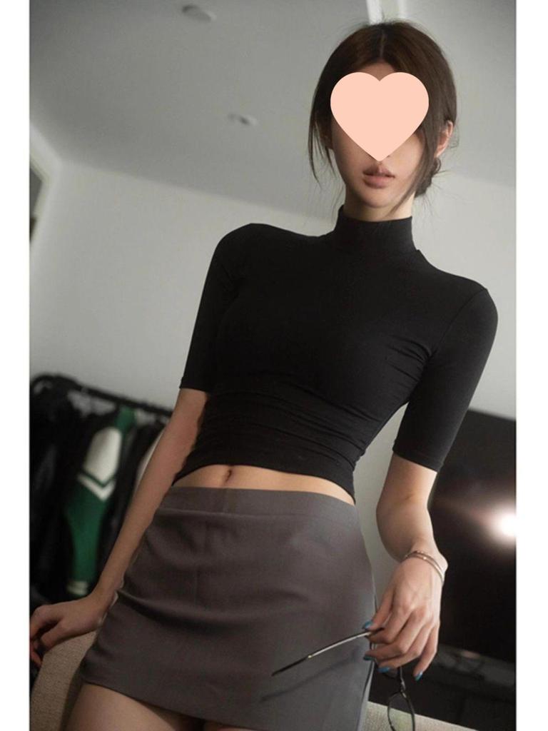 Women's American-Style Black Knitted Short-Sleeve Top: Spring/Summer Sexy, Slimming, Tight-Fit Half-High Collar