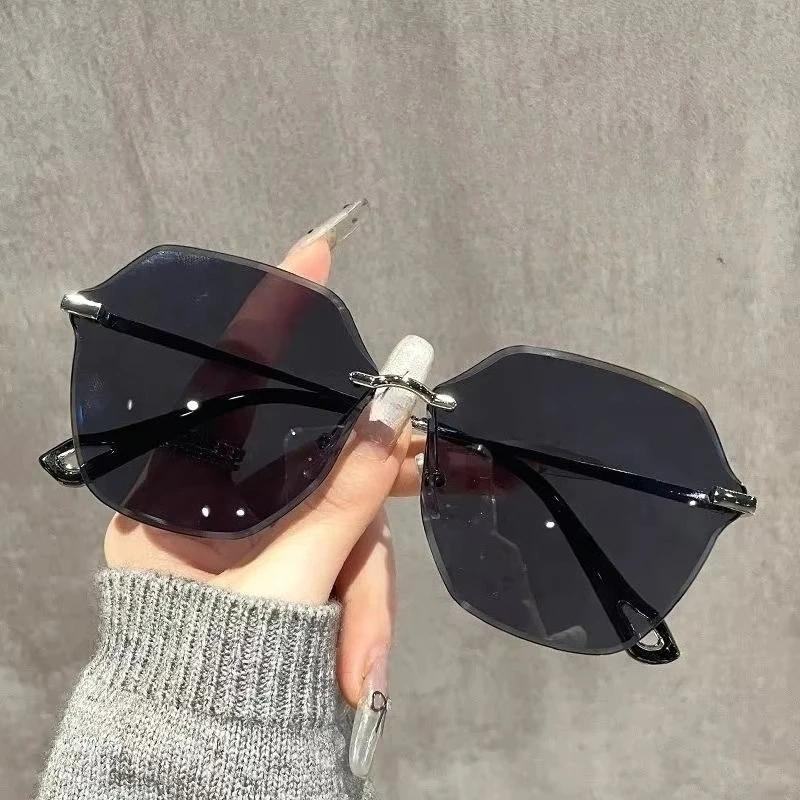 Trendy Oversized Sunglasses Men Women Fashion Retro Large Rimless Sun Glasses New Gradient Outdoor Eye Protection Glasses