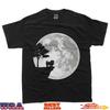 Camiseta com Design de Silhueta de Lua Cheia com Cachorro Sentado em Penhasco