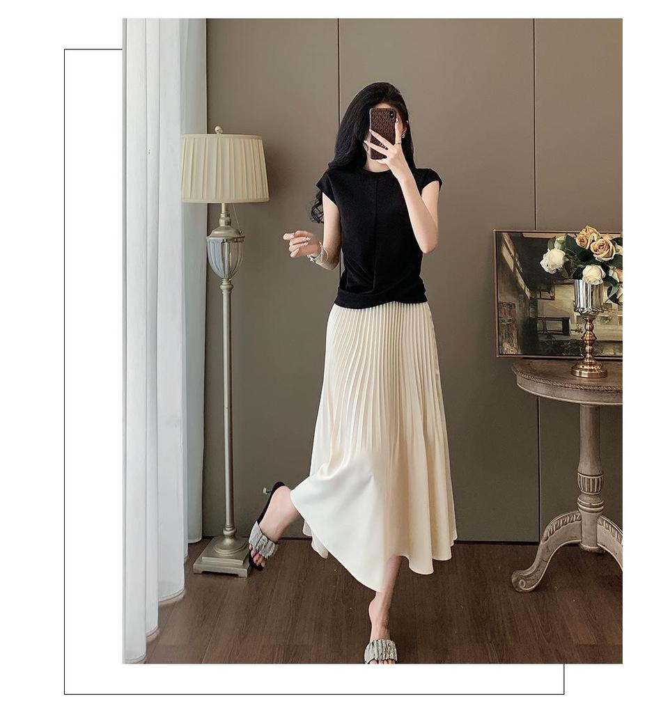 Elegant Summer Dress Set: Slimming, Off-Shoulder Short Sleeve Top with a Beautiful Pleated Midi Skirt for Women